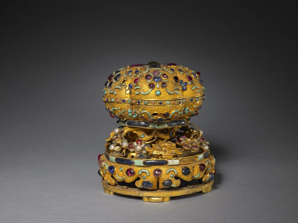 图片[1]-Gold inlaid pearl stone incense box with seat-China Archive